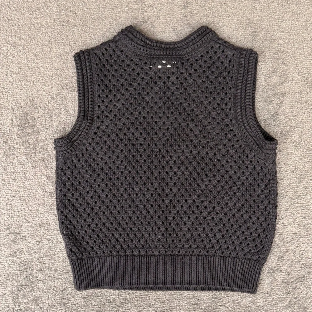 Sincerely Jules Womens Small Grey‎ Open Knit Crochet Sweater Vest Crew Neck Top